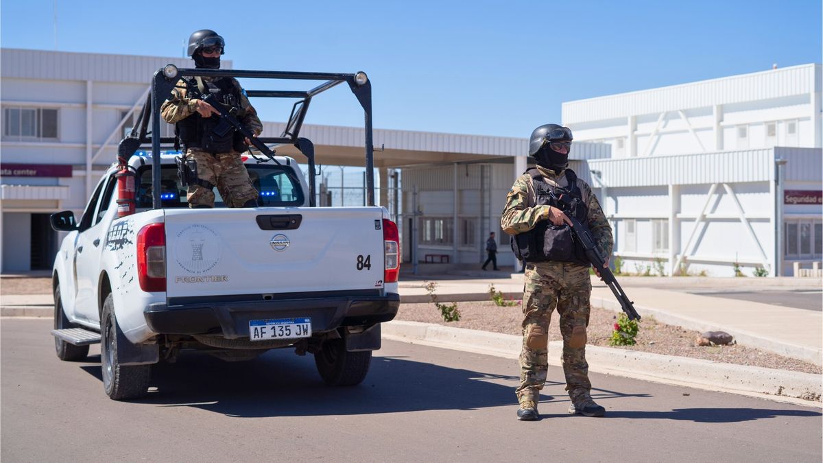 Un penitenciario intentó ingresar droga en sus partes íntimas, fue descubierto y quedó detenido