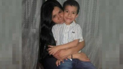 Laura Silvana Rivero y al hijo de 6 años.