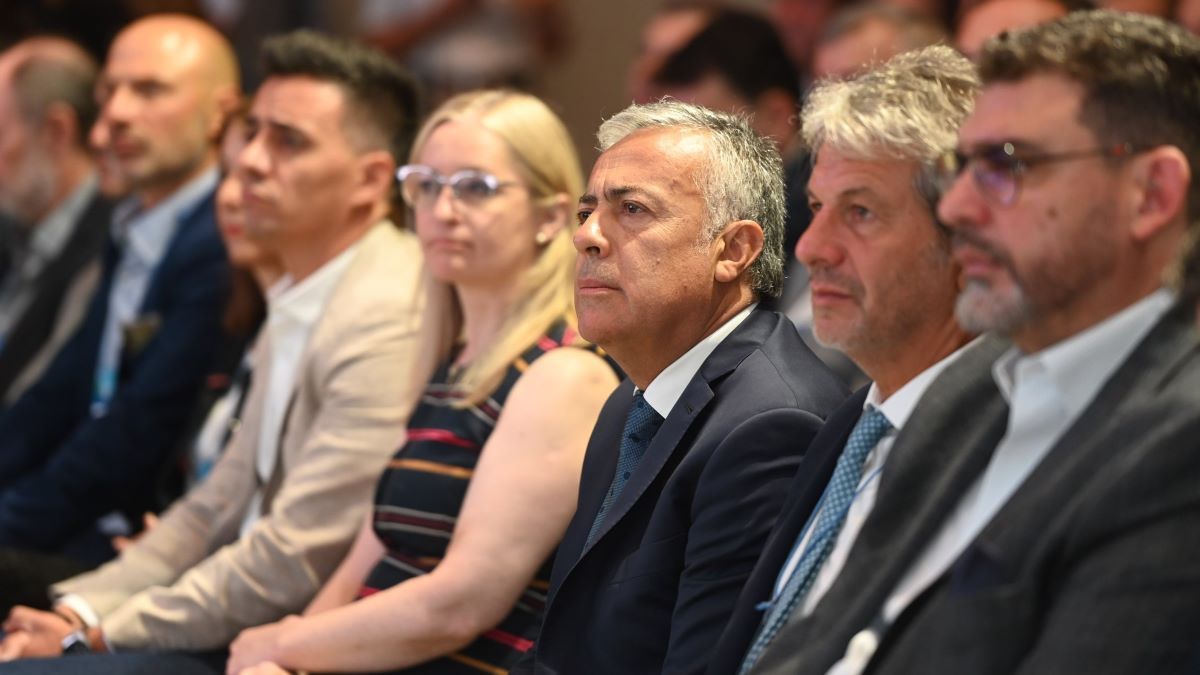 Cornejo, Kerchner y Casado con el secretario de Industria de la Nación, Juan Pazo. Cornejo, Kerchner y Casado con el secretario de Industria de la Nación, Juan Pazo.