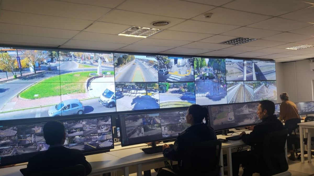 Uno de los centros de monitoreo de la Policía de Mendoza.