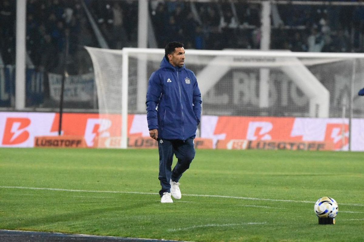 El Apache cayó en su debut.