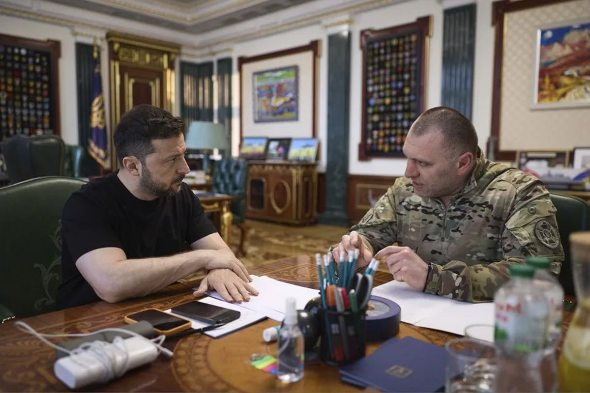 El presidente de Ucrania, Volodimir Zelenski en una reunión en Kiev con el jefe del Servicio de Seguridad (SSU) Vasyl Malyuk. Crédito: EFE/EPA/Presidencia ucraniana. El presidente de Ucrania, Volodimir Zelenski en una reunión en Kiev con el jefe del Servicio de Seguridad (SSU) Vasyl Malyuk. Crédito: EFE/EPA/Presidencia ucraniana.