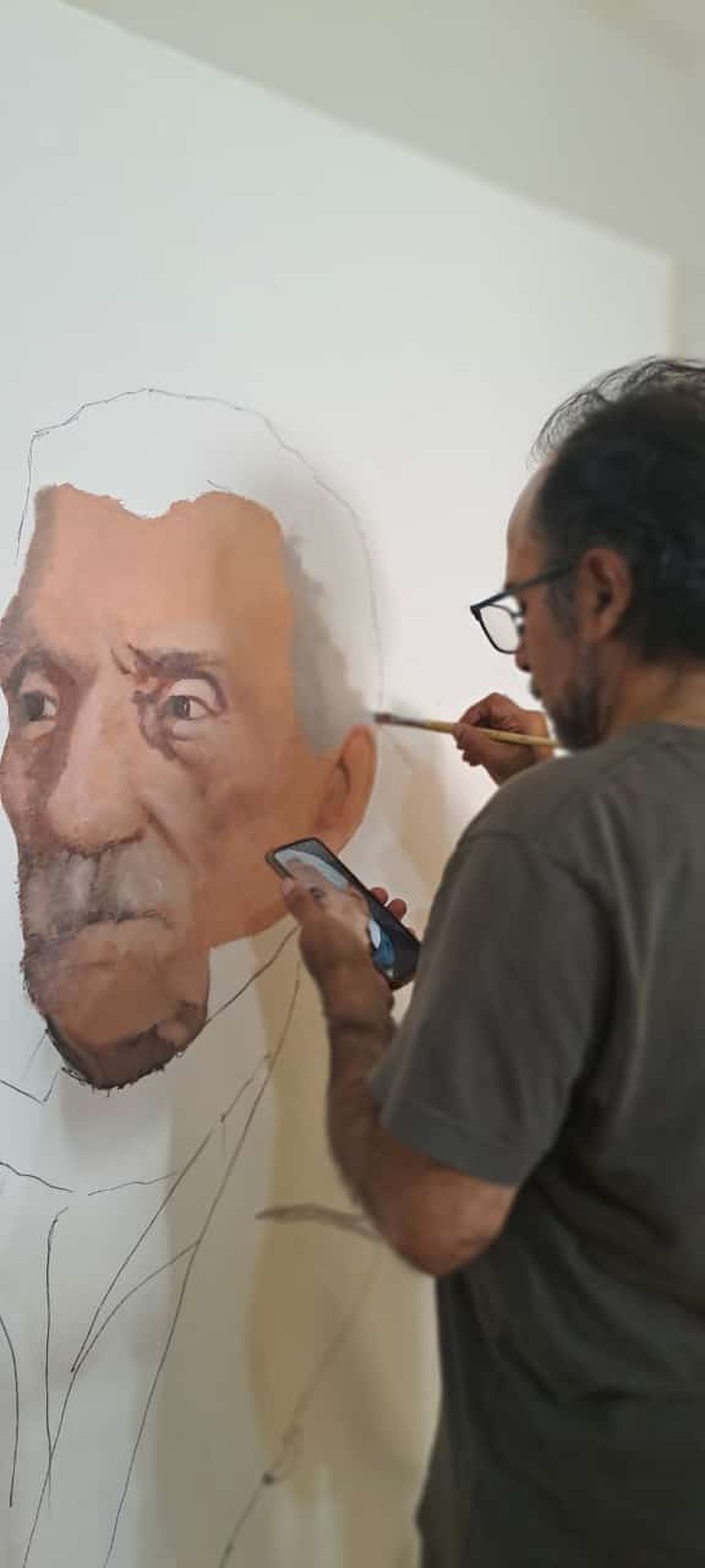 Un momento de trabajo de Marcelo Andrade en el óleo de San Martín. Gentileza Un momento de trabajo de Marcelo Andrade en el óleo de San Martín. Gentileza