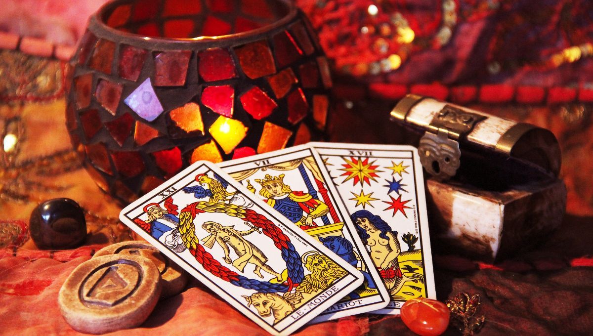Descubre cuál es la carta y el mensaje del día para el Tarot. Descubre cuál es la carta y el mensaje del día para el Tarot.