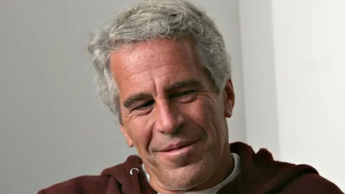 Jeffrey Epstein, el magnate que murió en prisión acusado por agresión sexual infantil, violador en serie y traficante de personas. Jeffrey Epstein, el magnate que murió en prisión acusado por agresión sexual infantil, violador en serie y traficante de personas.