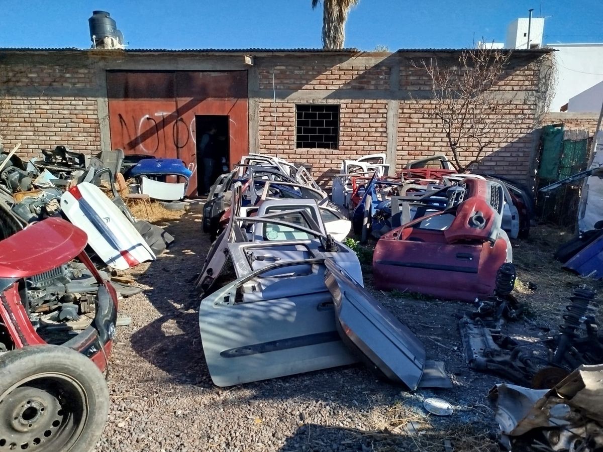 Desbarataron un desarmadero en el que había más de 300 autopartes robadas