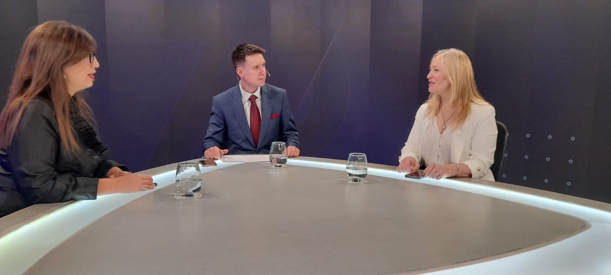 La vicegobernadora, Hebe Casado, abrió la nueva temporada de 7D este miércoles y apoyó la precandidatura de Tadeo García Zalazar a gobernador de Mendoza. La vicegobernadora, Hebe Casado, abrió la nueva temporada de 7D este miércoles y apoyó la precandidatura de Tadeo García Zalazar a gobernador de Mendoza.