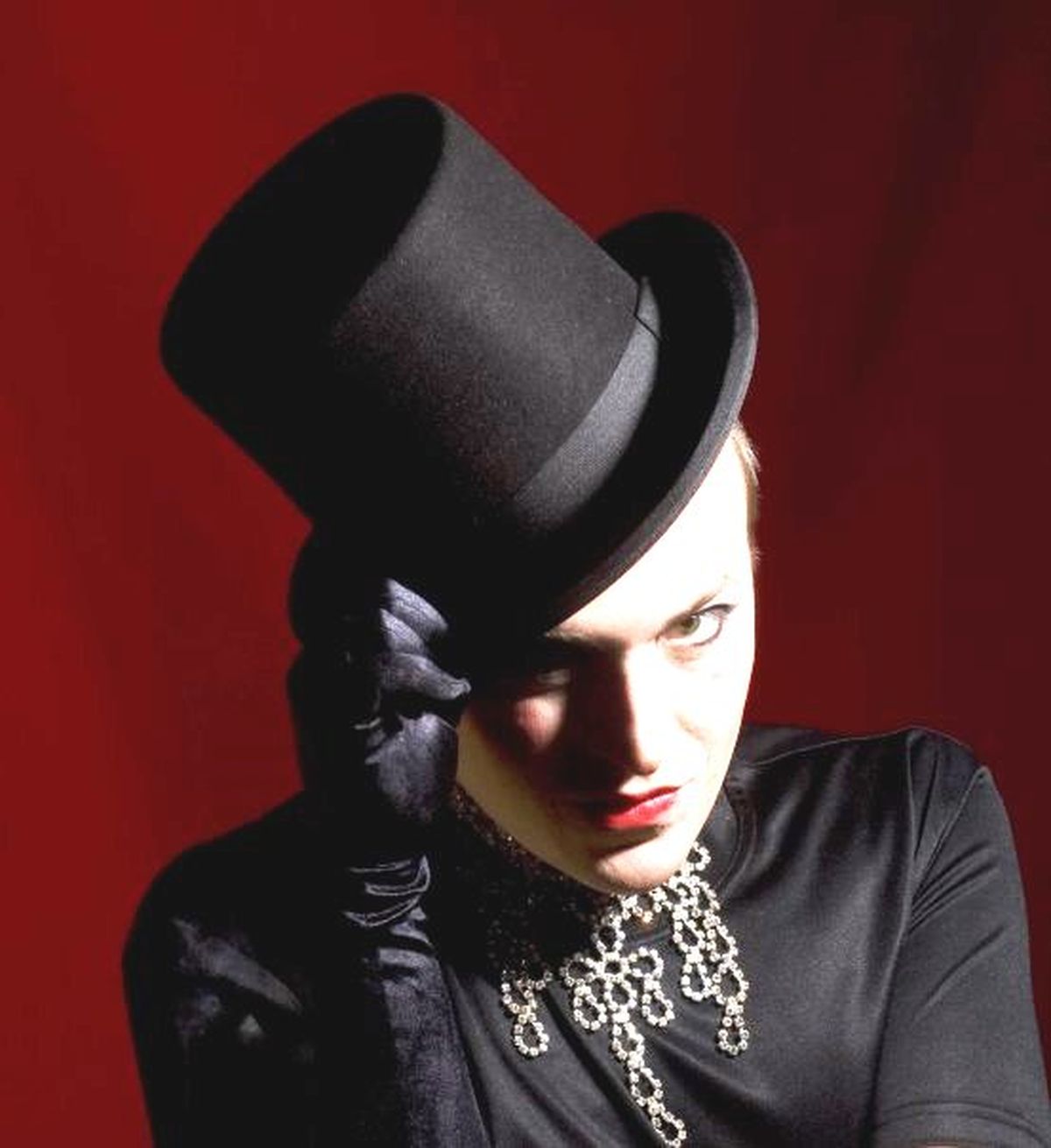 El talentoso Comediante, Bailar&iacute;n y Cantante Adri&aacute;n Sorrentino estar&aacute; como invitado especial.