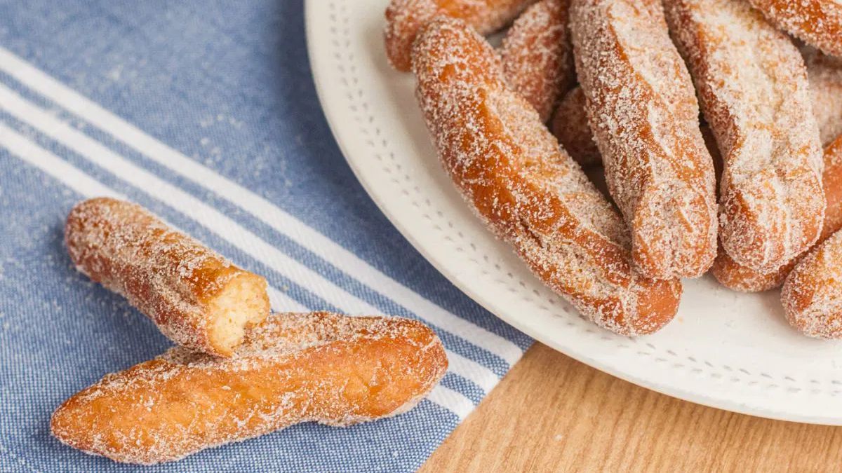 Los turrillos son un dulce típico español que se prepara con harina