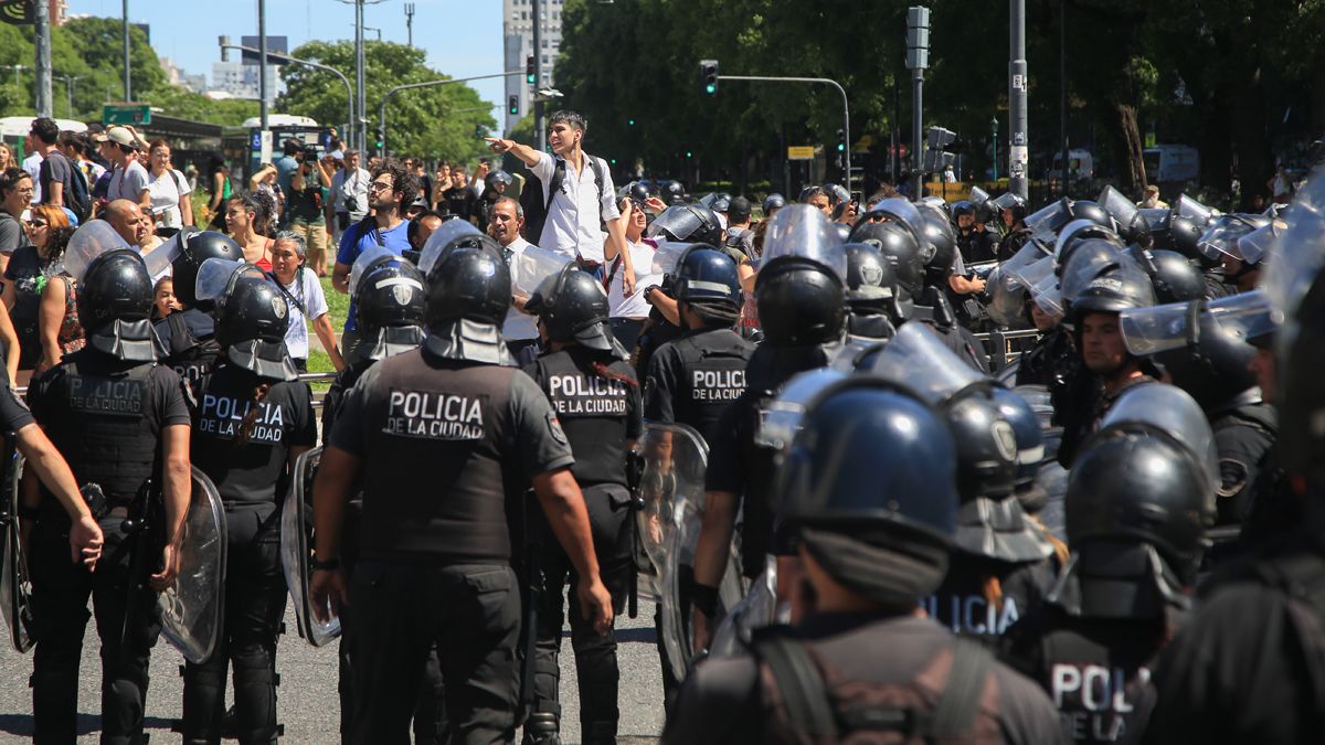 Gran cantidad de policías hubo en la manifestación en Plaza de Mayo. Gran cantidad de policías hubo en la manifestación en Plaza de Mayo.
