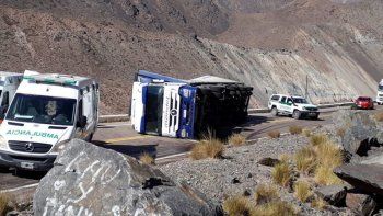 La ruta 7 quedó liberada luego del vuelco de un camión con tachos