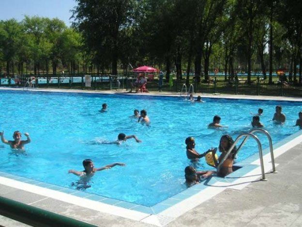Orinar en la piscina no solo es descortés, también es peligroso