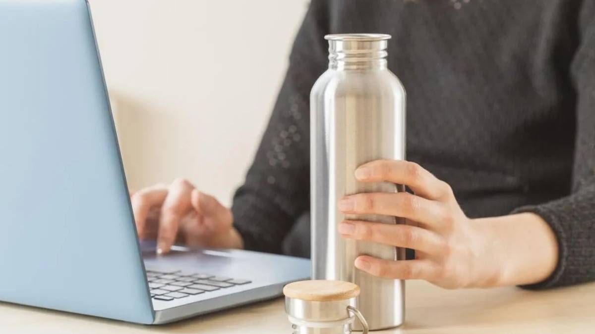 Trucos caseros: el excelente método para eliminar el sarro y las manchas del interior del termo o botellas. Trucos caseros: el excelente método para eliminar el sarro y las manchas del interior del termo o botellas.