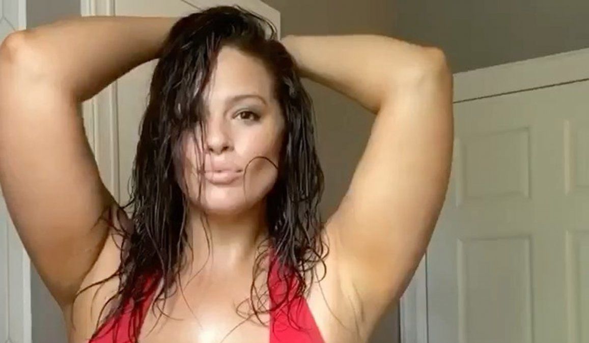 Ashley Graham revolucionó Instagram con su desnudo total