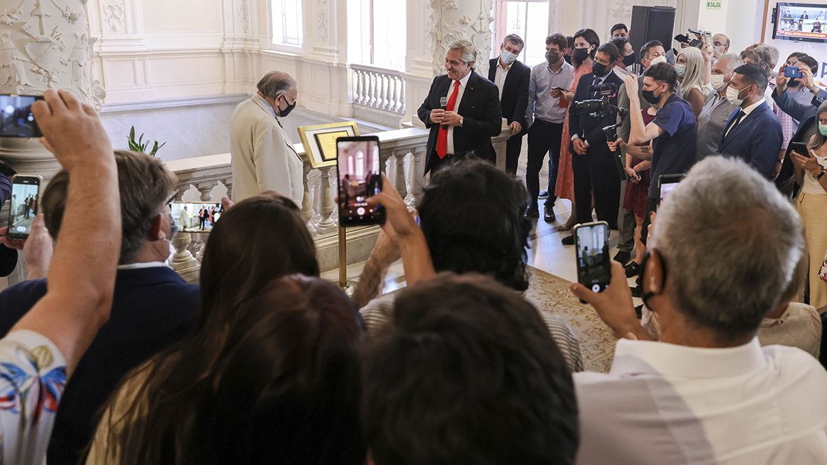 Durante un brindis con periodistas acreditados en Casa Rosada, el Presidente descart&oacute; nuevas medidas por el Covid en Argentina.