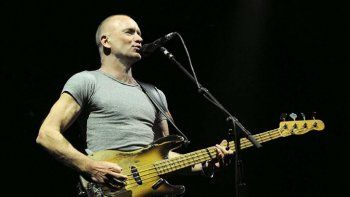 Sting recordó a los 43 estudiantes mexicanos en medio de un concierto