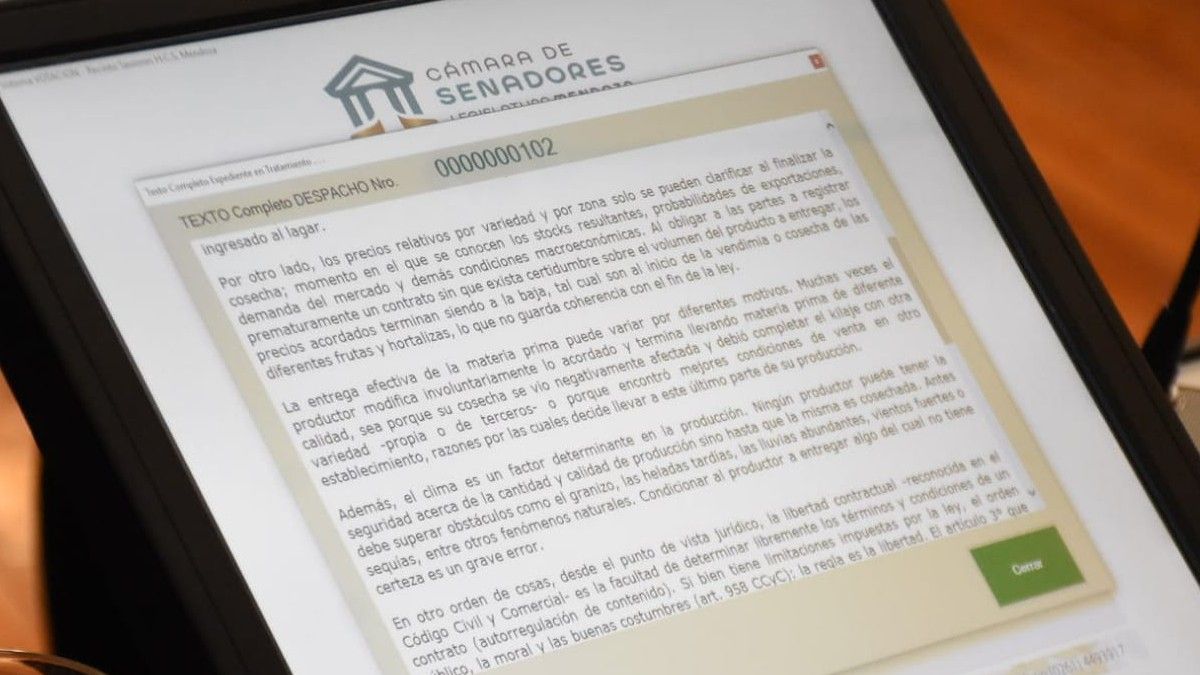 Avanza en la Legislatura la derogación de la ley de contratos agrícolas impulsada por el ministro de Producción, Rodolfo Vargas Arizu. Avanza en la Legislatura la derogación de la ley de contratos agrícolas impulsada por el ministro de Producción, Rodolfo Vargas Arizu.