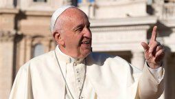 Un ente de protección animal pidió al papa Francisco que deje sin efecto una norma de 1976 que prohíbe tener mascotas en 4 mil propiedades del Vaticano.