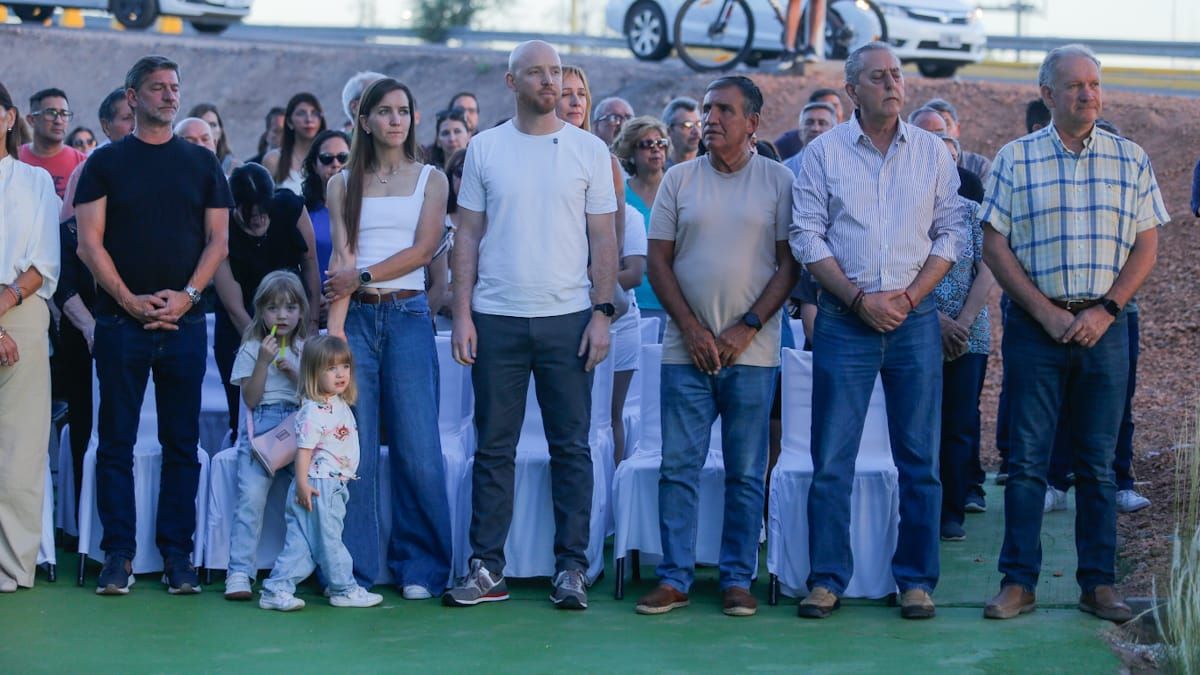 El intendente Esteban Allasino encabez&oacute; el acto de inauguraci&oacute;n de una rotonda que los lujaninos esperaban desde 1978.