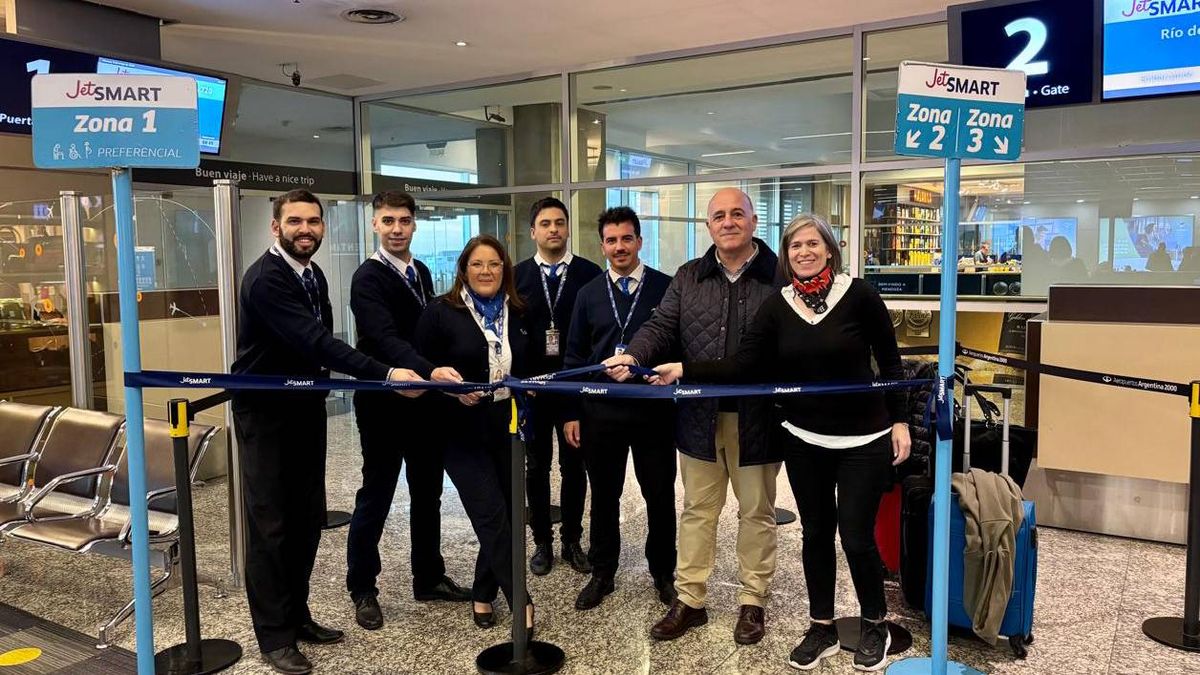 El primer vuelo Mendoza-Río de Janeiro se concretó este viernes y Diario UNO pudo estar entre los afortunados pasajeros. El primer vuelo Mendoza-Río de Janeiro se concretó este viernes y Diario UNO pudo estar entre los afortunados pasajeros.