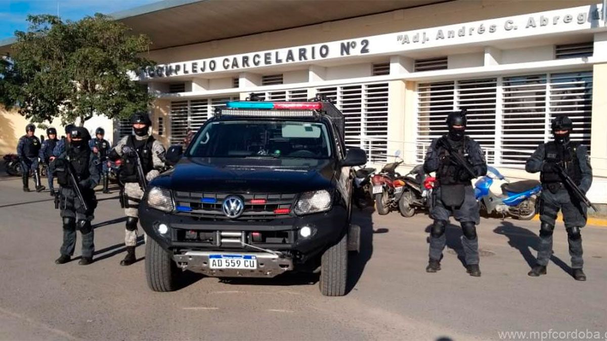 Una mujer intentó ingresar droga a la cárcel escondida en la ropa de su bebé.