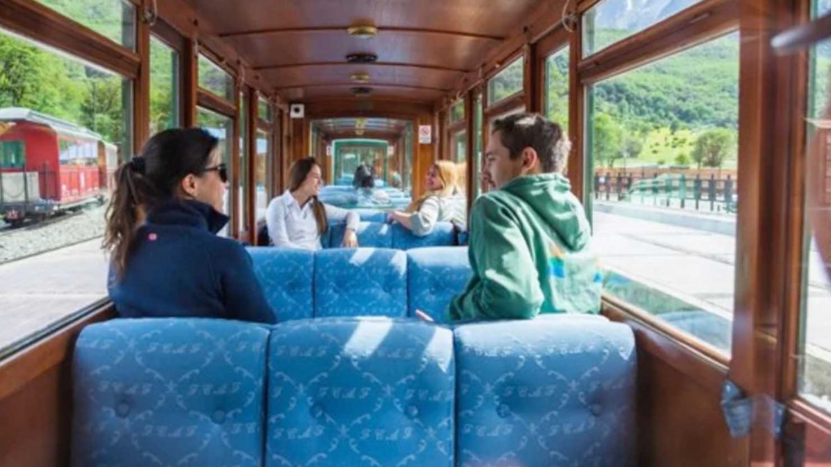Los adultos extranjeros deben pagar 69 mil pesos y los argentinos 55 mil pesos para viajar en el Tren del Fin del Mundo Los adultos extranjeros deben pagar 69 mil pesos y los argentinos 55 mil pesos para viajar en el Tren del Fin del Mundo