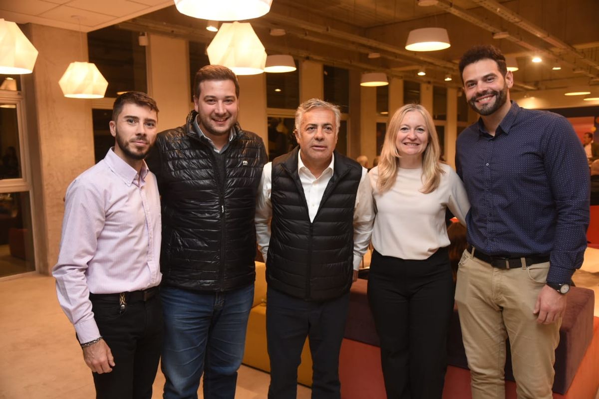 La dupla de Alfredo Cornejo y Hebe Casado, encabezaron la última reunión con los precandidatos a intendentes para definir ejes de campaña. 