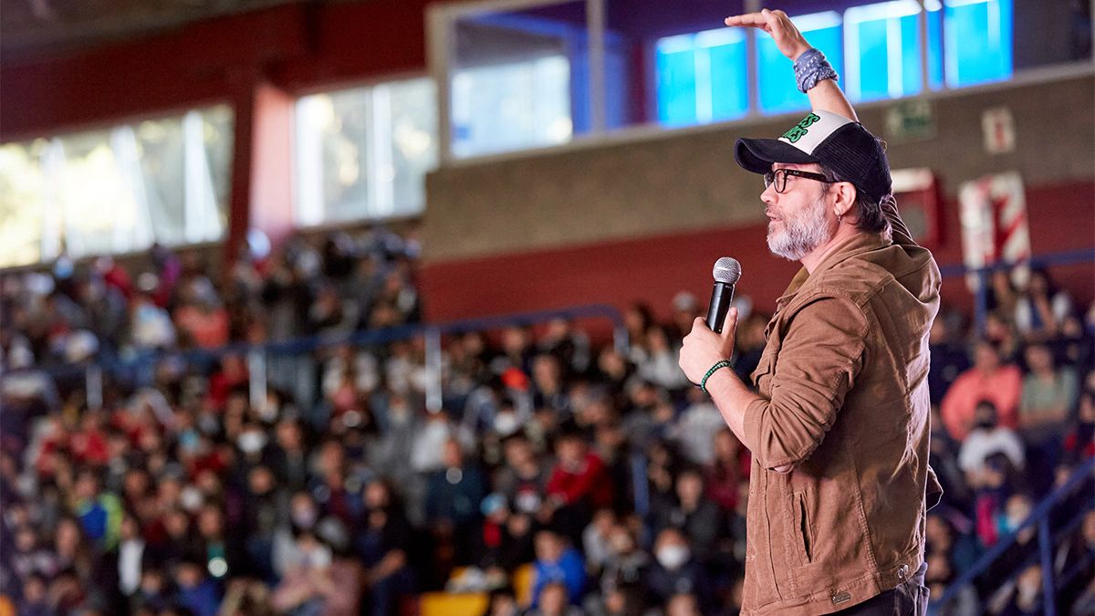 El actor Gastón Pauls brindó este miércoles una charla en el estadio Polimeni de Las Heras.