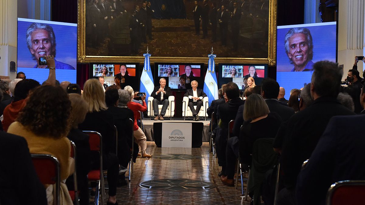 Diputados entregó a Jairo la Mención de Honor Diputado Nacional Dr. Juan Bautista Alberdi.