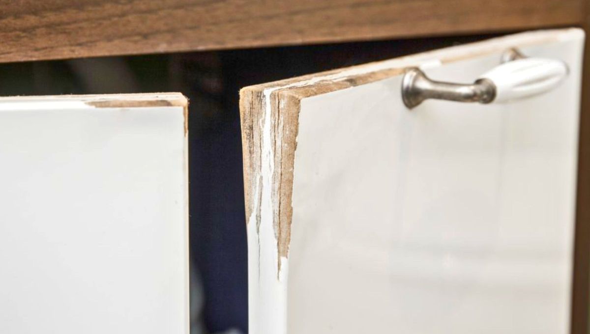 Los muebles de melamina son m&aacute;s fr&aacute;giles y propensos a romperse.