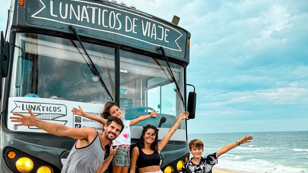 Una familia armó un motorhome y viaja hace 7 meses por Sudamérica: Los sueños se cumplen con miedo.