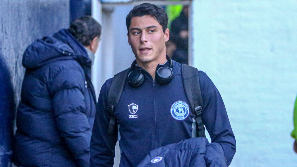 Tobías Ostchega se afianzó en la defensa de Independiente Rivadavia.