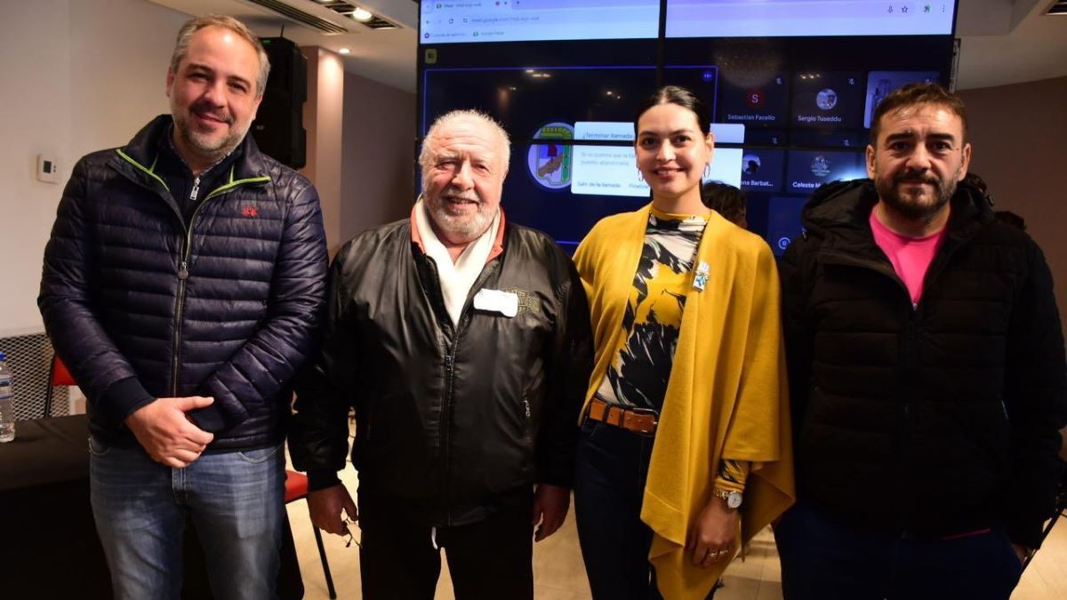Los intendentes peronistas que decidieron ir con una fecha separada para la elección de sus concejales. Los intendentes peronistas que decidieron ir con una fecha separada para la elección de sus concejales.