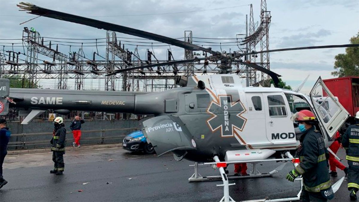 Un camión chocó un helicóptero del SAME en Parque Avellaneda.