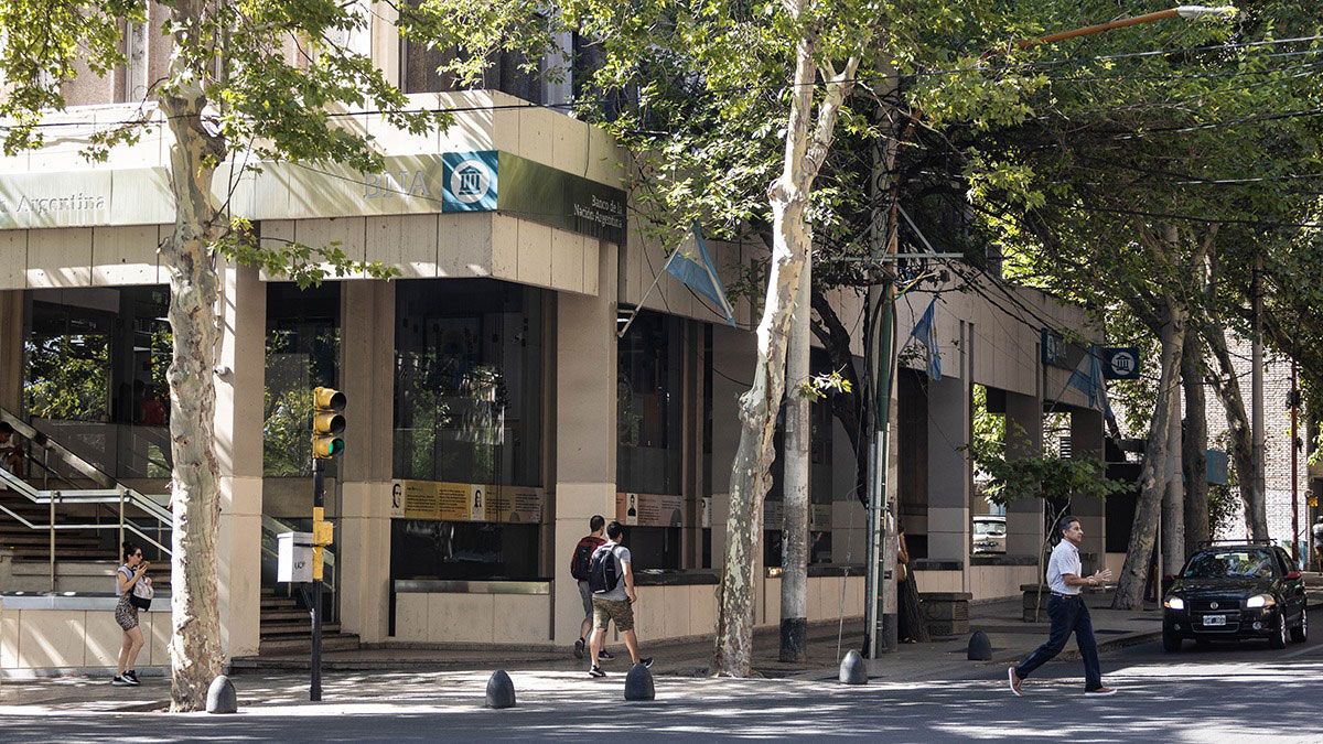 En el último tiempo, las tasas de interés de los plazos fijos en Argentina han mostrado una estabilidad en un rango de entre el 21% y el 26% nominal anual según el banco. En el último tiempo, las tasas de interés de los plazos fijos en Argentina han mostrado una estabilidad en un rango de entre el 21% y el 26% nominal anual según el banco.