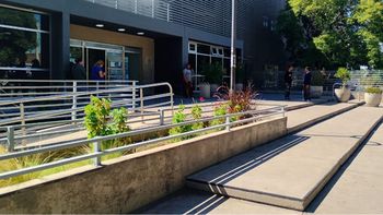 El hospital público como salvavidas para cada vez más pacientes que dejan el sector privado