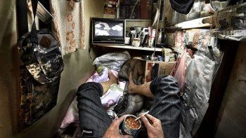 Cómo vivir en un cubículo ataúd de 2m cuadrados