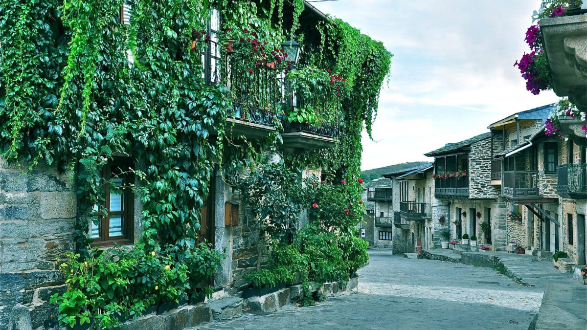 Este encantador pueblo es conocido por su rica historia y su hermoso entorno natural. Este encantador pueblo es conocido por su rica historia y su hermoso entorno natural.