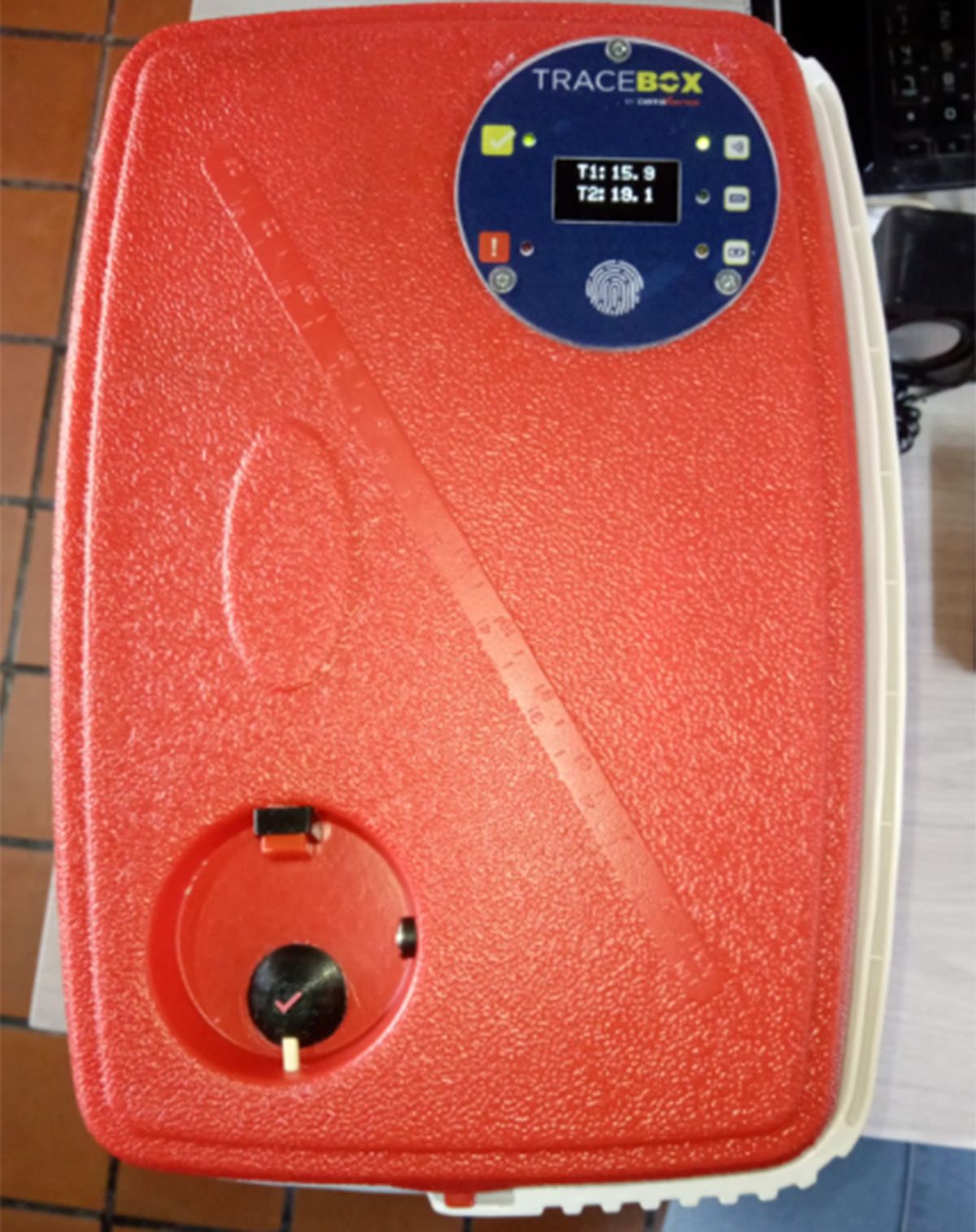 Las conservadoras tienen un dispositivo de control que permite un seguimiento riguroso de la temperatura a la que se trasladan los órganos o tejidos.