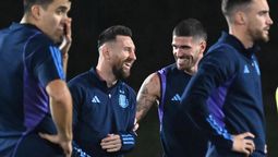 El Huevo Acuña, Lionel Messi, Rodrigo De Paul y Nicolás Tagliafico, durante la última practica de la Selección argentina antes de jugar ante Croacia, por el Mundial Qatar 2022.