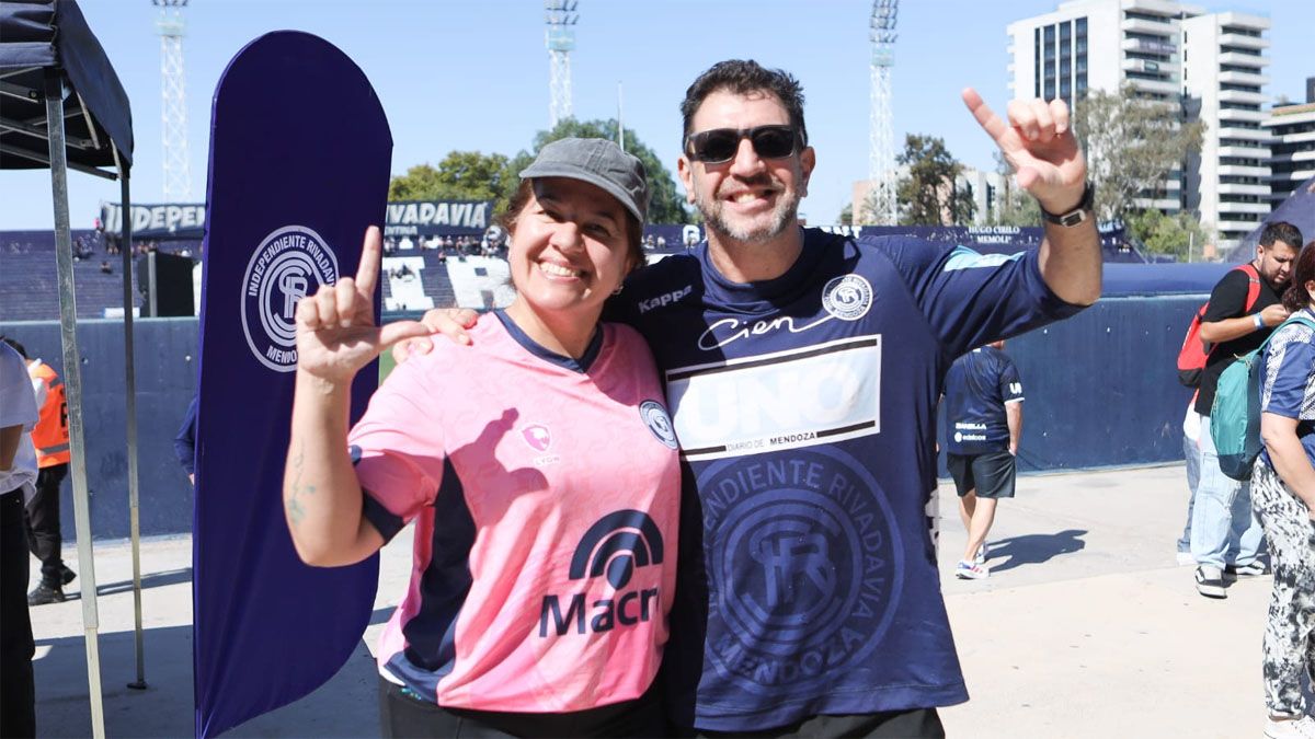 Galería de fotos: los hinchas de Independiente Rivadavia coparon el Gargantini en el partido con Argentinos Juniors