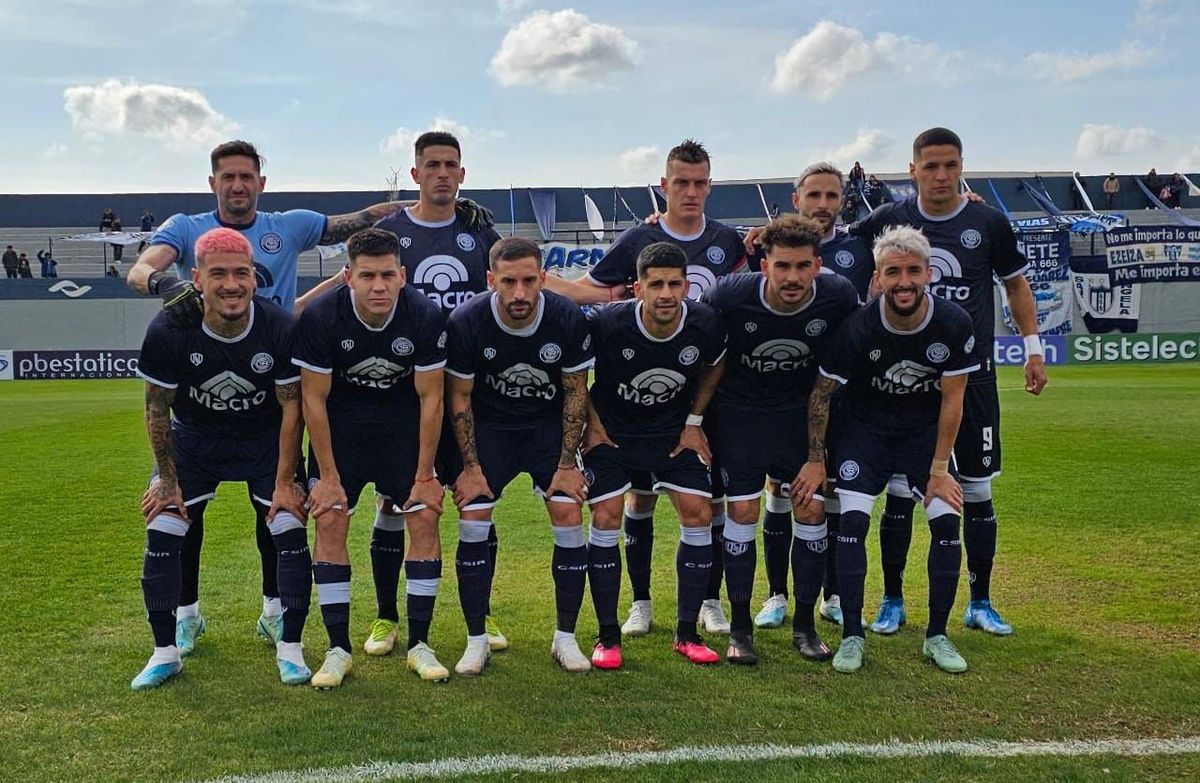 Independiente Rivadavia logró una contudente victoria ante Tristán Suárez. Independiente Rivadavia logró una contudente victoria ante Tristán Suárez.