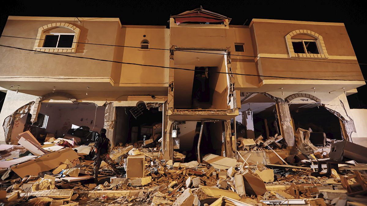 Cruentos ataques dejan centernares de muertos en Israel y Palestina.