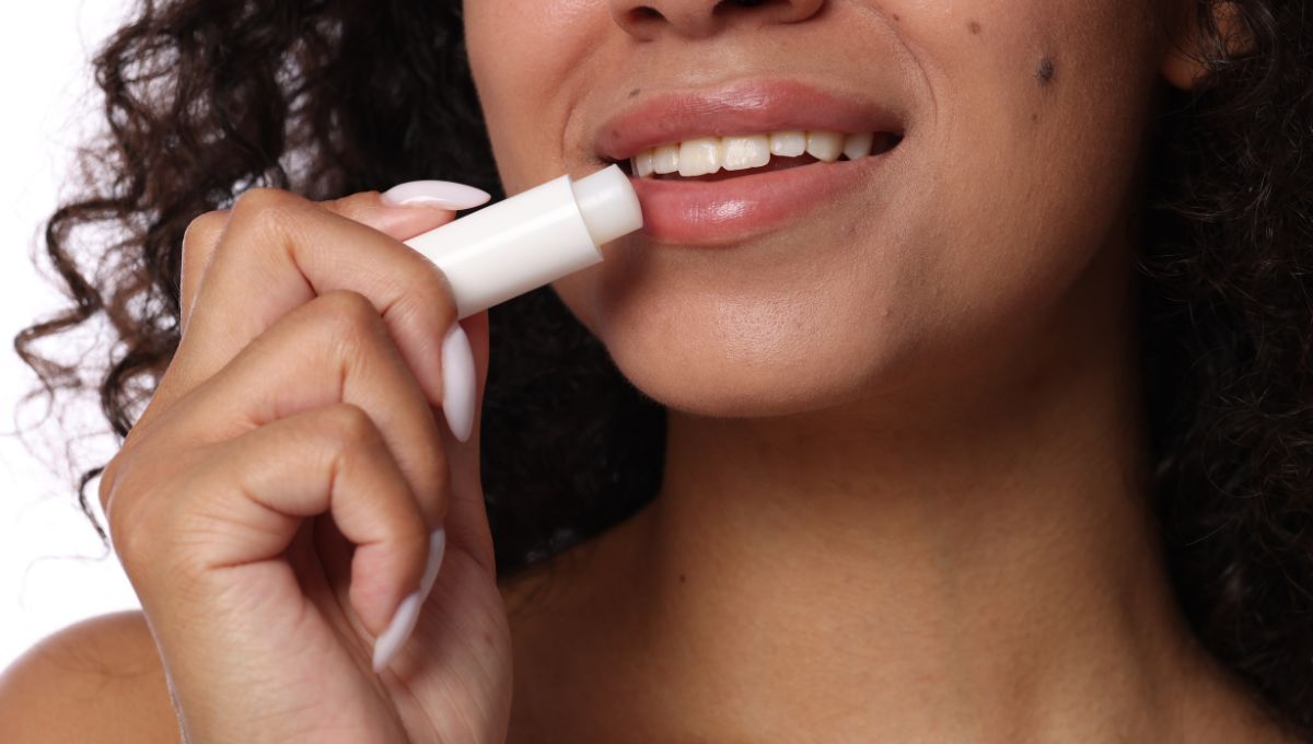 El aceite de coco es ideal para reparar labios agrietados. El aceite de coco es ideal para reparar labios agrietados. 