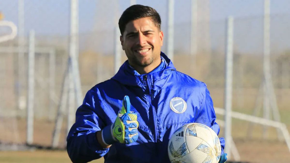 El arquero Franco Petroli seguirá jugando en el Tomba. El arquero Franco Petroli seguirá jugando en el Tomba.