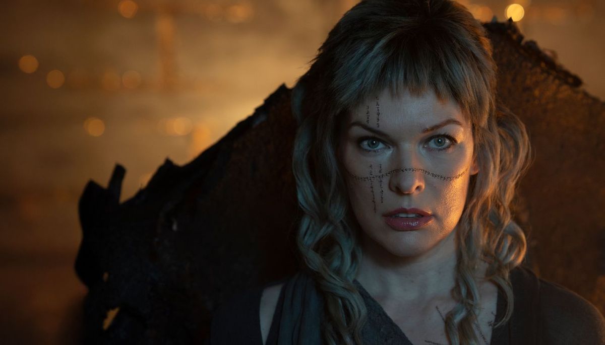 Milla Jovovich es la protagonista de la película. Imagen: Prime Video. Milla Jovovich es la protagonista de la película. Imagen: Prime Video.