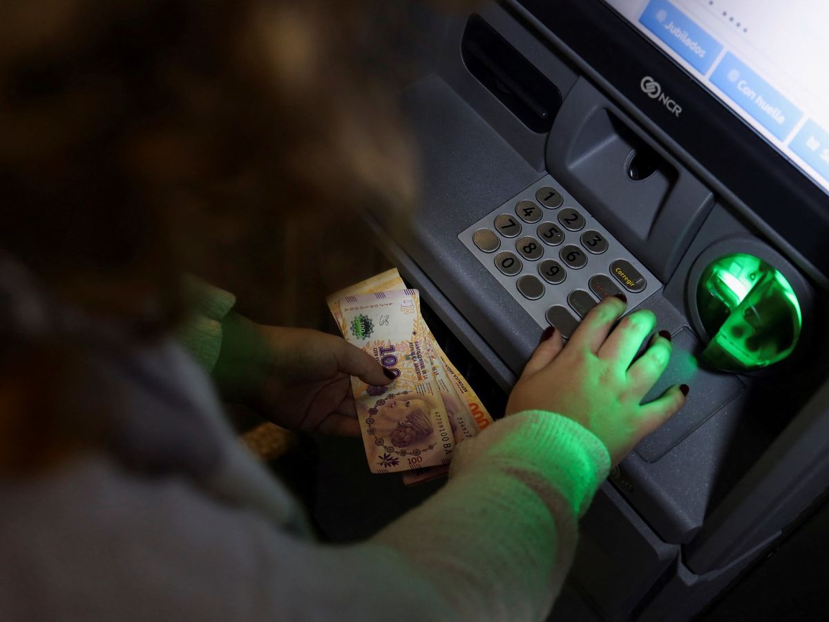 Esquiva una estafa: el truco de seguridad para evitar robos en los cajeros automáticos Esquiva una estafa: el truco de seguridad para evitar robos en los cajeros automáticos