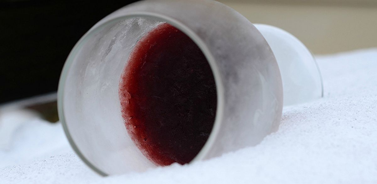 Si olvidaste el vino en el freezer puede recuperarse, pero hay que armarse de paciencia o recurrir a otras alternativas para compartir la reunión. Si olvidaste el vino en el freezer puede recuperarse, pero hay que armarse de paciencia o recurrir a otras alternativas para compartir la reunión.