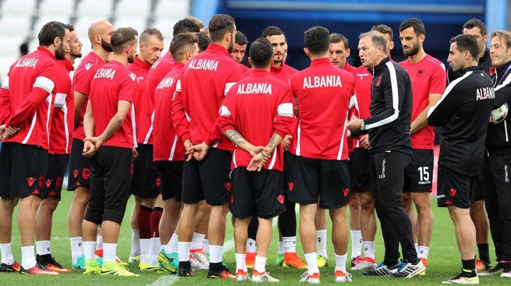 La increíble historia del DT de Albania para buscar jugadores
