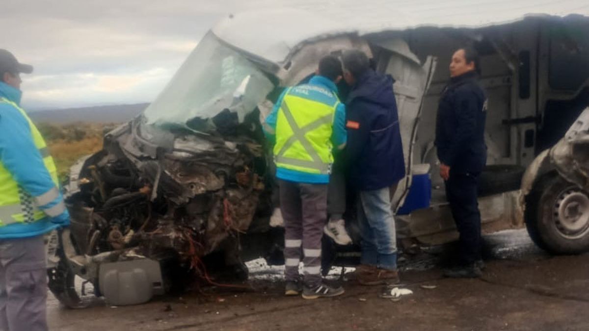 El accidente ocurrió sobre la Ruta 40, en Lavalle, y al chofer de una traffic se le amputó su brazo izquierdo. El accidente ocurrió sobre la Ruta 40, en Lavalle, y al chofer de una traffic se le amputó su brazo izquierdo.